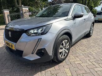 Voiture accidenté Peugeot 2008 1.2 PURETECH BLUE LEASE ACTIVE ECC/NAV/LMV/PDC 2020/8