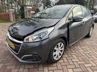 Voiture accidenté Peugeot 208 1.2 PureT. Blue Lion 2017/6