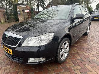 Schadeauto Skoda Octavia 1.6 TDI  DSG Ambition Business Line 2011/1