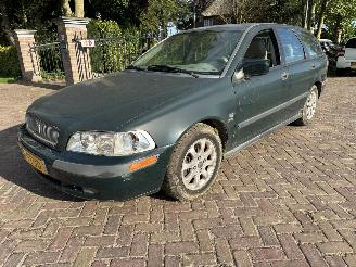 Schadeauto Volvo V-40 1.8 automaat 2000/1