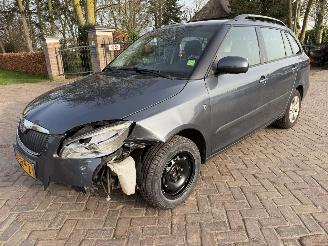 krockskadad bil auto Skoda Fabia 1.4-16V ELEGANCE    v 2008/8