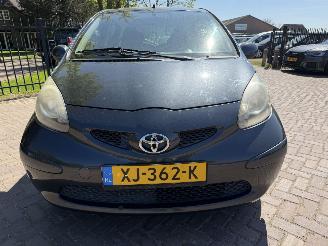Toyota Aygo 1.0-12V picture 2