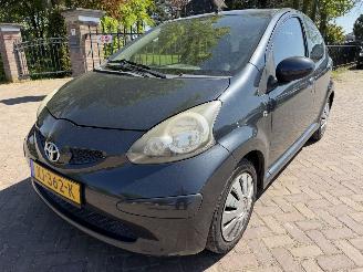 Damaged car Toyota Aygo 1.0-12V 2006/3