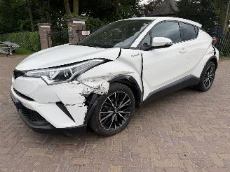 Vaurioauto  passenger cars Toyota C-HR 1.8 Hybrid Dynamic 2018/3