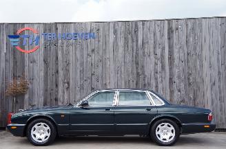 Vaurioauto  passenger cars Jaguar XJ Sovereign 3.2 V8 Airco Navi Cruise 174KW 2000/5