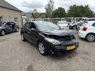 Damaged car Renault Mégane 2.0 Dynamique 2009/11