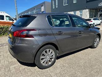 Peugeot 308 1.2 PureTech Allure picture 7