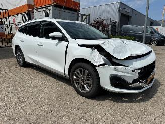 Voiture accidenté Ford Focus 1.0 EcoBoost Hybrid Titanium 2024/8