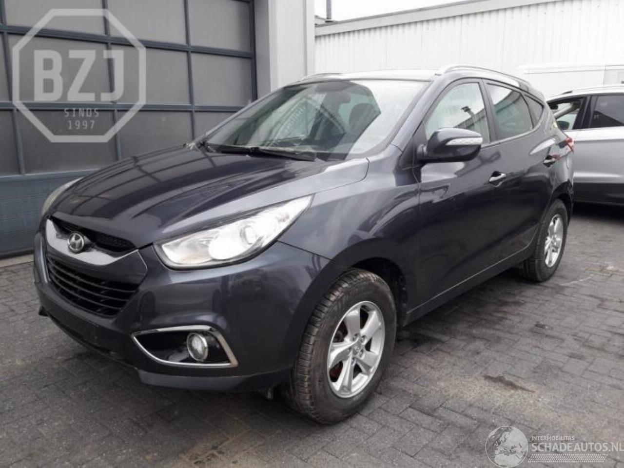 Hyundai Ix35 iX35 (LM), SUV, 2009 / 2015 2.0 16V