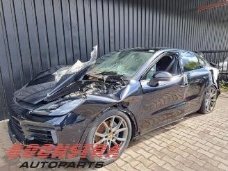 Coche siniestrado Porsche Cayenne Cayenne III (9YA), SUV, 2017 3.0 V6 24V Turbo E-Hybrid 2019/10