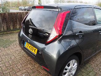Toyota Aygo 1.0 VVT-i X-Joy picture 14