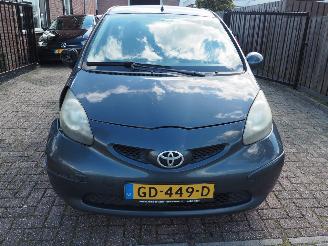 Toyota Aygo 1.0-12V motor kapot picture 2