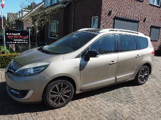 Damaged car Renault Grand-scenic 1.2 TCE Bose 2014/2