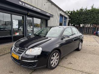 krockskadad bil auto Volkswagen Jetta 1.6 FSI 85KW AIRCO 2006/10