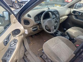 Hyundai Santa Fe 2.0i-16V Dyn. Motion picture 6