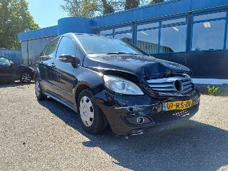 krockskadad bil auto Mercedes B-klasse 170 2005/8