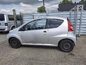 Peugeot 107  picture 2