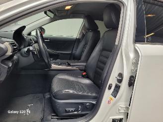 Lexus IS 300h Hybrid 133-KW Automaat picture 16