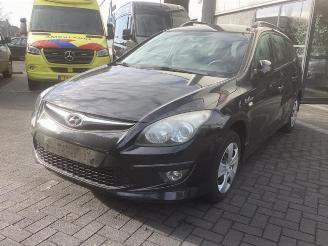 Salvage car Hyundai I-30 i30 Crosswagon (WWH), Combi, 2007 / 2012 1.4 CVVT 16V 2011/1