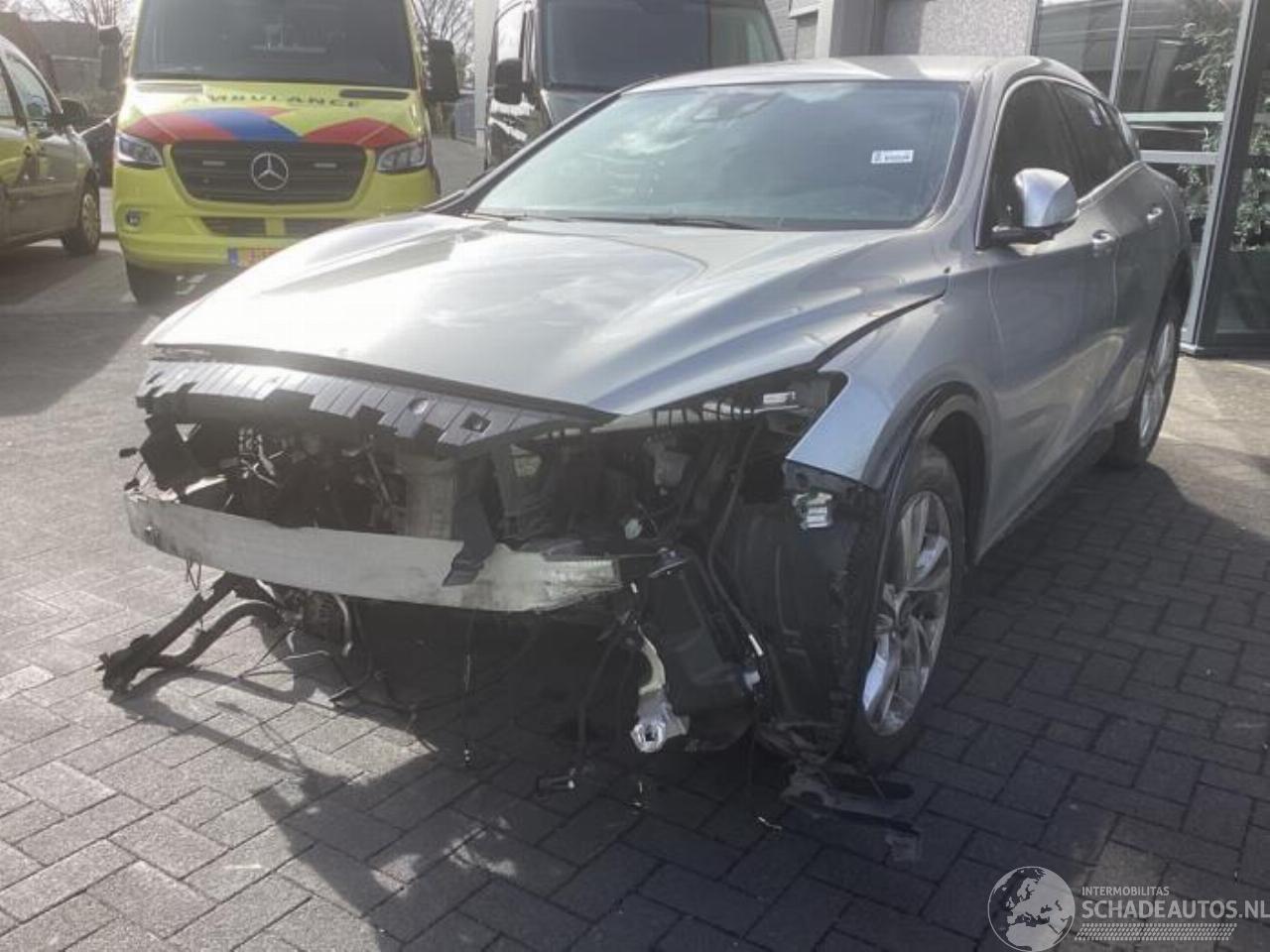 Infiniti Q30 Q30 (H15), SUV, 2015 1.6t 16V