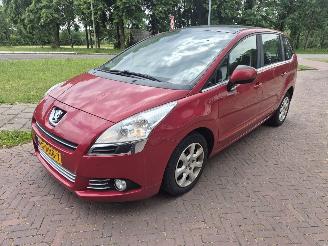 Unfallwagen Peugeot 5008 1.6 HDIF ST 5P 2010/10