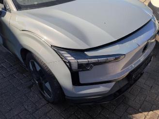 Vrakbiler auto Volvo EX30 EX30, SUV, 2023 Single Motor Extended Range 69 kWh 2024/6