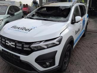 Salvage car Dacia Jogger Jogger, MPV, 2022 1.0 TCe 110 12V 2024/9
