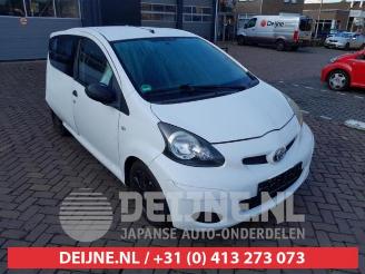Vrakbiler auto Toyota Aygo Aygo (B10), Hatchback, 2005 / 2014 1.0 12V VVT-i 2011/4