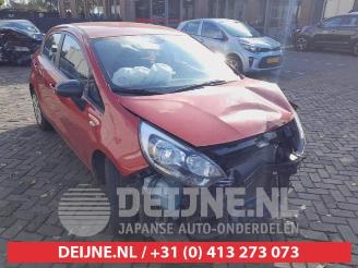 Coche siniestrado Kia Rio Rio III (UB), Hatchback, 2011 / 2017 1.2 CVVT 16V 2015