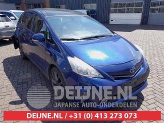 Vrakbiler auto Toyota Prius Plus Prius Plus (ZVW4), MPV, 2011 1.8 Hybrid 16V 2012/8