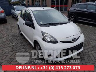 Coche siniestrado Toyota Aygo Aygo (B10), Hatchback, 2005 / 2014 1.0 12V VVT-i 2013/10