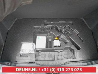 Toyota C-HR C-HR (X1,X5), SUV, 2016 1.8 16V Hybrid picture 14