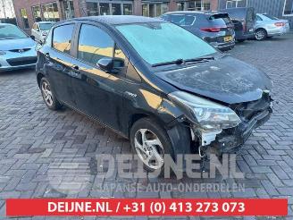 Salvage car Toyota Yaris Yaris III (P13), Hatchback, 2010 / 2020 1.5 16V Hybrid 2015/6