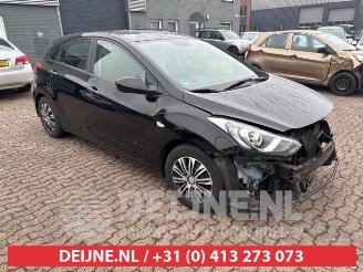 Salvage car Hyundai I-30 i30 (GDHB5), Hatchback, 2011 1.4 16V 2013/6