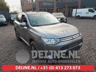 Vrakbiler auto Mitsubishi Outlander Outlander (GF/GG), SUV, 2012 / 2022 2.0 16V PHEV 4x4 2013/12