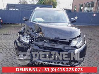 Mitsubishi Outlander Outlander (GF/GG), SUV, 2012 / 2022 2.0 16V PHEV 4x4 picture 2