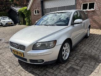 uszkodzony samochody osobowe Volvo V-50 2.0d Edition II 2007/1