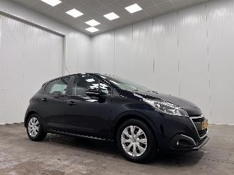Voiture accidenté Peugeot 208 1.2 PureTech 5-drs Navi Airco 2017/10