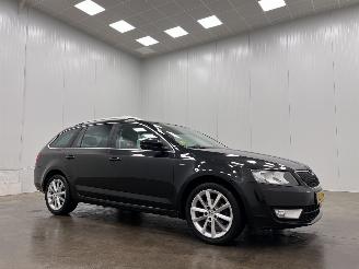 Unfallwagen Skoda Octavia Combi 1.6 TDI Greentech JOY Navi Clima 2016/7