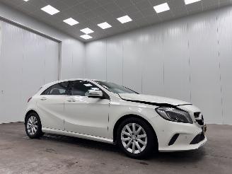 krockskadad bil auto Mercedes A-klasse 180 Lease Edition Navi Clima 2016/11