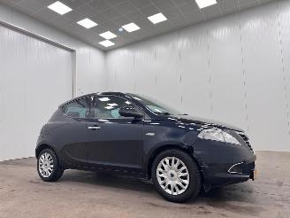 Schadeauto Lancia Ypsilon 0.9 TwinAir Gold Airco 2013/4