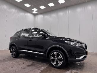 Damaged car MG ZS EV Luxury 45kWh Panoramadak Navi Clima 2020/6