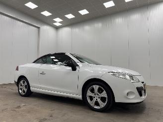 Vaurioauto  passenger cars Renault Mégane Cabrio 1.6i Expression Navi Clima 2011/12
