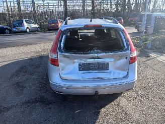 Hyundai I-30 i30 Crosswagon (WWH) Combi 1.6 CVVT 16V (G4FC-G) [93kW] picture 4