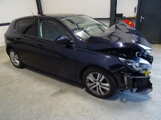 Salvage car Peugeot 308 1.2 THP 2018/7