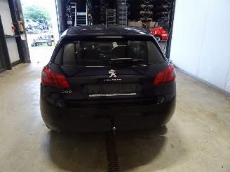 Peugeot 308 1.2 THP picture 2