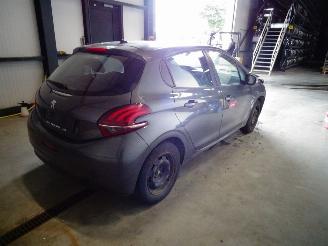 Peugeot 208 1.2 VTI picture 6