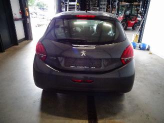 Peugeot 208 1.2 VTI picture 5