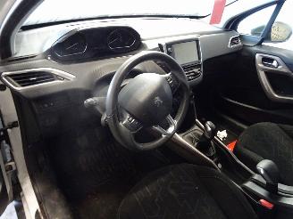 Peugeot 2008 1.2 VTI picture 6