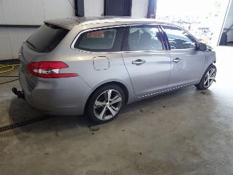 Peugeot 308 1.2 THP picture 3